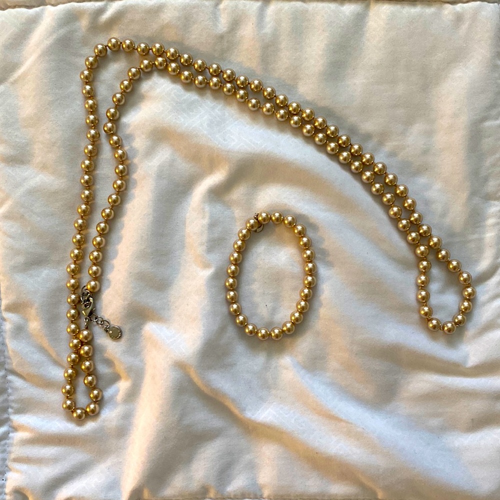 Pearl necklace